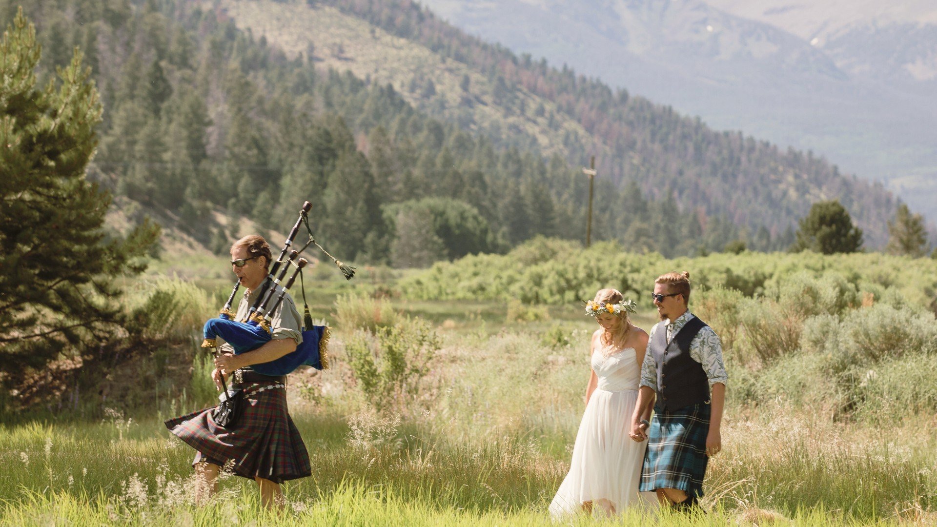 couple-with-bagpiper-in-summer