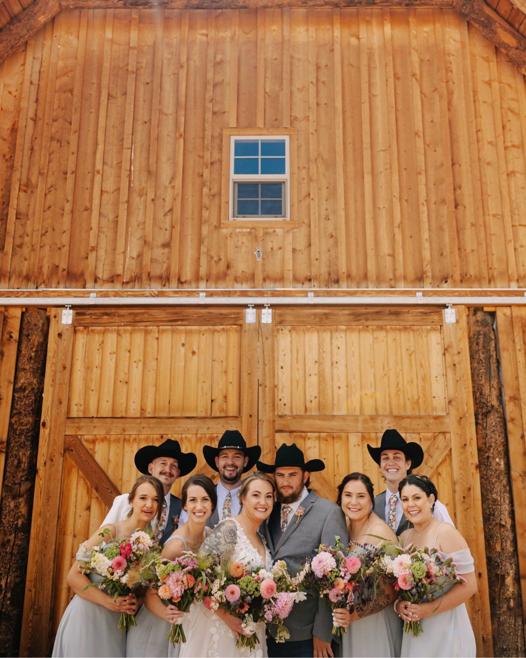 wedding-party-outside-barn
